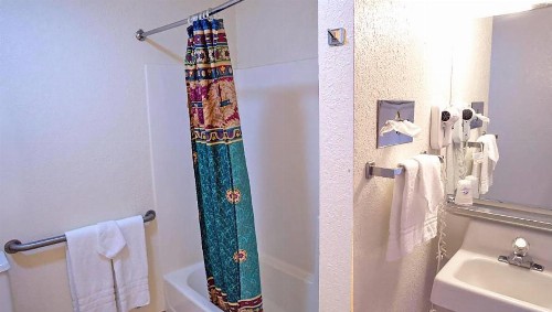 Americas Best Value Inn - Bighorn Lodge - image 15