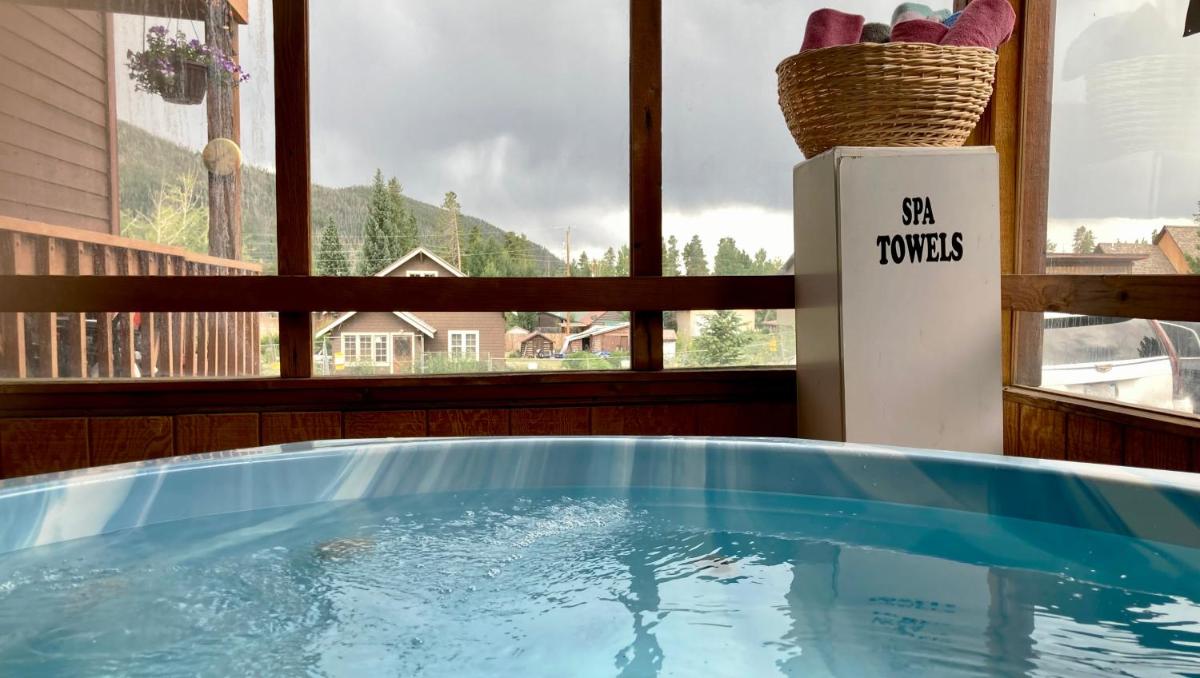 Americas Best Value Inn - Bighorn Lodge - image 2