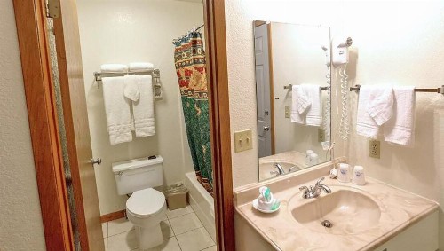 Americas Best Value Inn - Bighorn Lodge - image 4