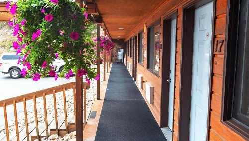 Americas Best Value Inn - Bighorn Lodge - image 9