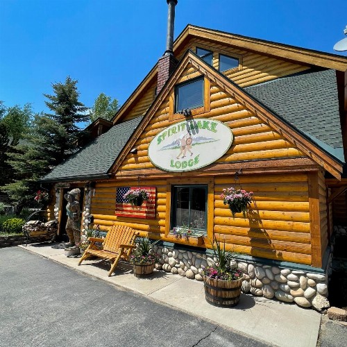 Spirit Lake Lodge & Snowmobile Rentals - image 3