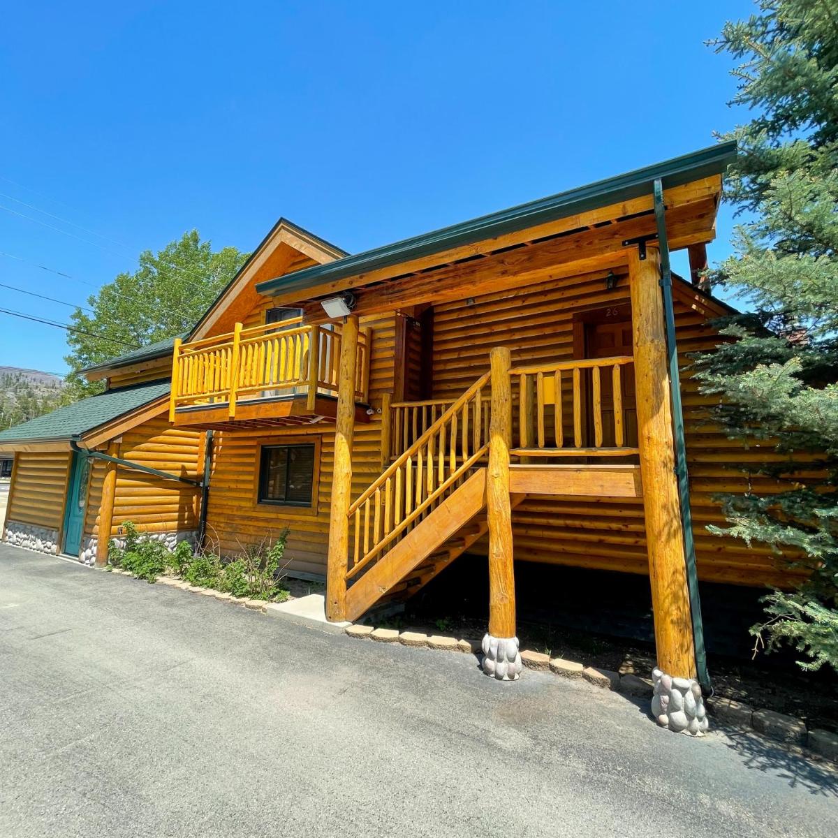 Spirit Lake Lodge & Snowmobile Rentals - image 4