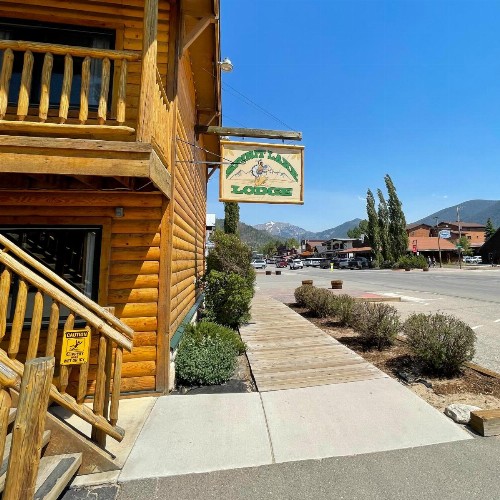 Spirit Lake Lodge & Snowmobile Rentals - image 8