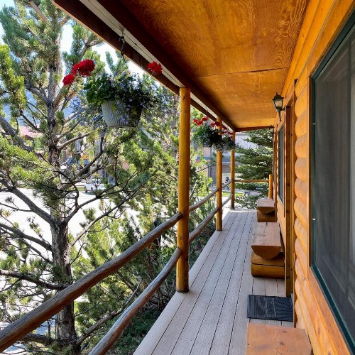 Spirit Lake Lodge & Snowmobile Rentals - image 10