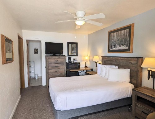 Western Riviera Lodging - image 11