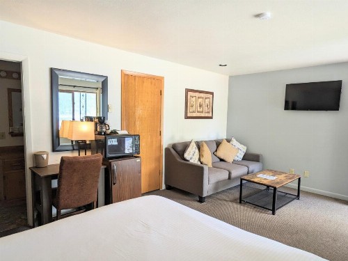Western Riviera Lodging - image 21