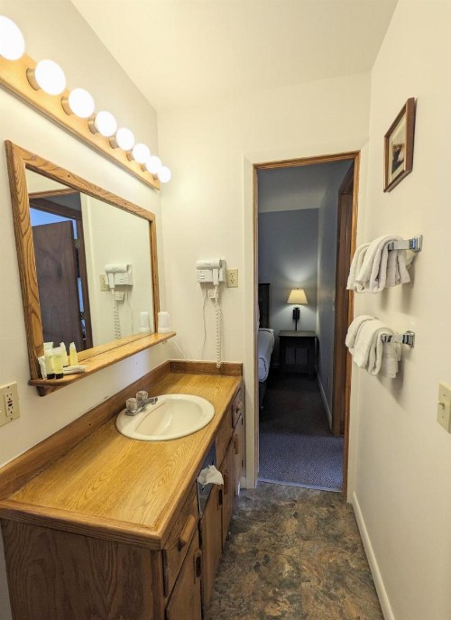 Western Riviera Lodging - image 8