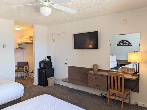 Western Riviera Lodging - image 9
