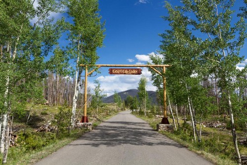 Grand Lake Lodge - image 10
