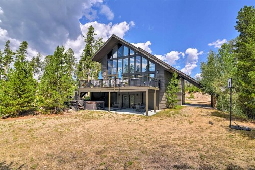 Luxury Central Grand Lake Home with Huge Deck and Hot Tub