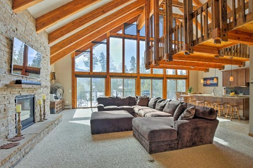 Luxury Central Grand Lake Home with Huge Deck and Hot Tub - image 3