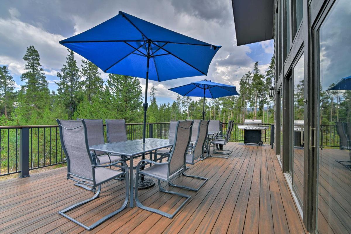 Luxury Central Grand Lake Home with Huge Deck and Hot Tub - image 7