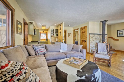 Spacious Rocky Mountain Cabin with Hot Tub and Deck! - image 3