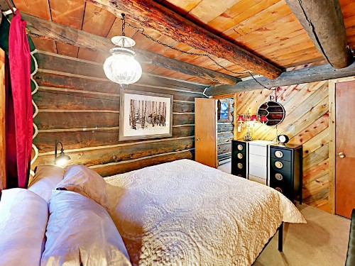 Secluded Mountain-View Log Cabin Near Snow Trails home - image 10