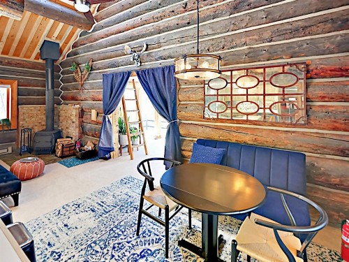 Secluded Mountain-View Log Cabin Near Snow Trails home - image 5