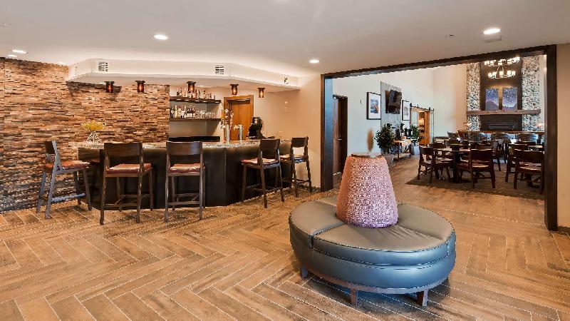 Best Western Plus Superior Inn & Suites - image 3
