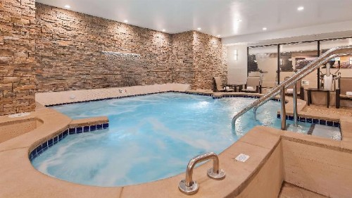Best Western Plus Superior Inn & Suites - image 6