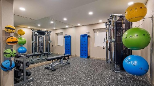 Best Western Plus Superior Inn & Suites - image 8