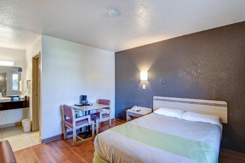 Studio 6-Grand Prairie TX - image 4
