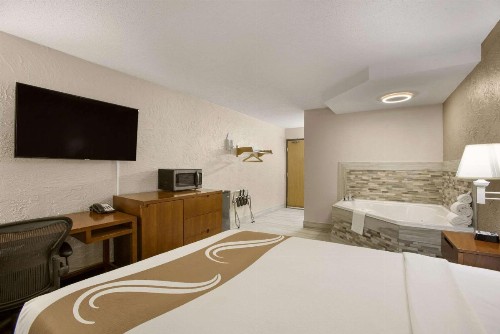 Rodeway Inn - image 22