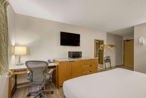 Rodeway Inn - image 26