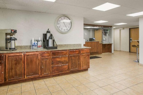 Rodeway Inn - image 29