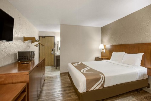 Rodeway Inn - image 33
