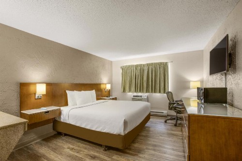 Rodeway Inn - image 40
