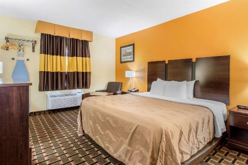 Quality Inn Grand Rapids Near Downtown - image 1