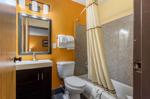 Quality Inn Grand Rapids Near Downtown - image 27