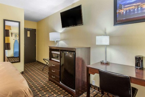 Quality Inn Grand Rapids Near Downtown - image 9