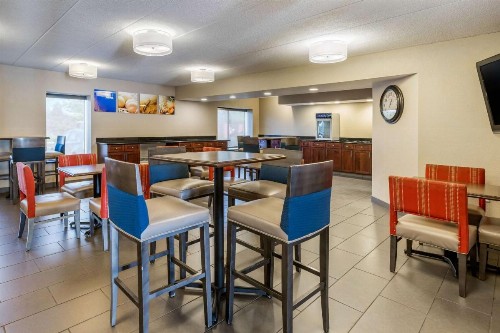 Comfort Inn Airport Grand Rapids - image 24