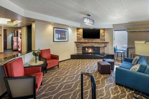 Comfort Inn Airport Grand Rapids - image 28