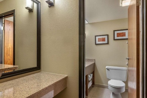 Comfort Inn Airport Grand Rapids - image 31