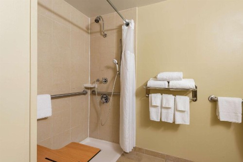 DoubleTree by Hilton Grand Rapids-Airport - image 27