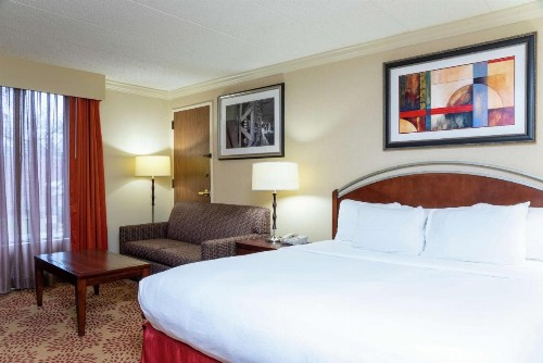 DoubleTree by Hilton Grand Rapids-Airport - image 32