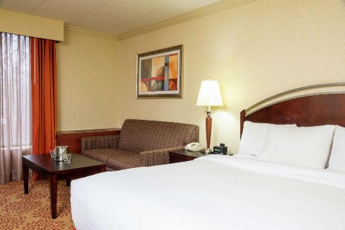 DoubleTree by Hilton Grand Rapids-Airport - image 37