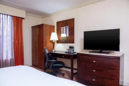 DoubleTree by Hilton Grand Rapids-Airport - image 40