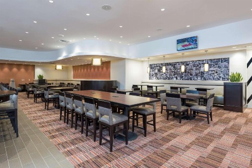 DoubleTree by Hilton Grand Rapids-Airport - image 7