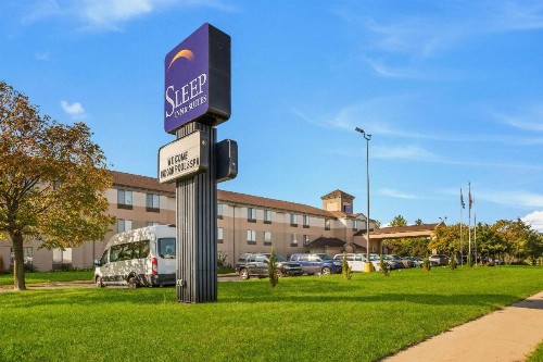 Sleep Inn & Suites - image 1