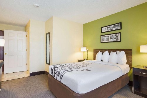 Sleep Inn & Suites - image 11