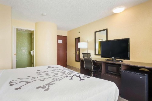 Sleep Inn & Suites - image 20