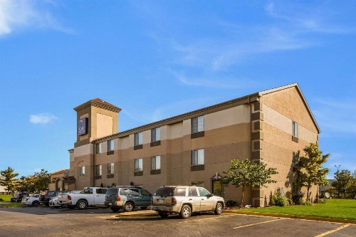 Sleep Inn & Suites - image 3