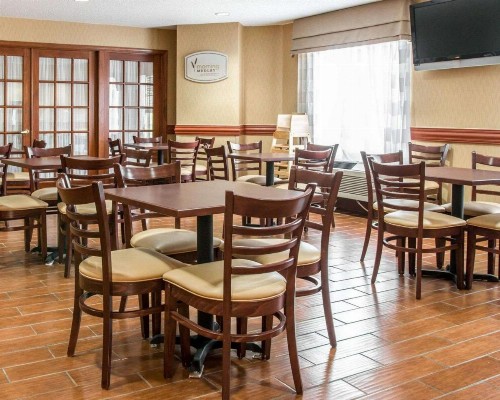 Sleep Inn & Suites - image 32