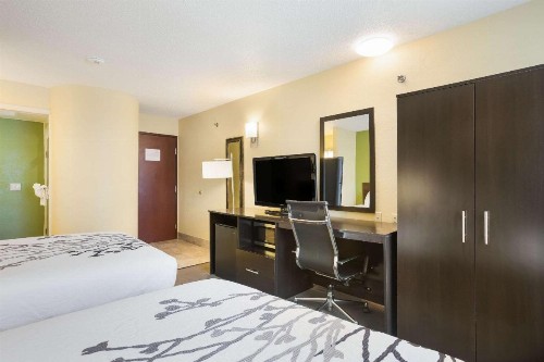 Sleep Inn & Suites - image 9