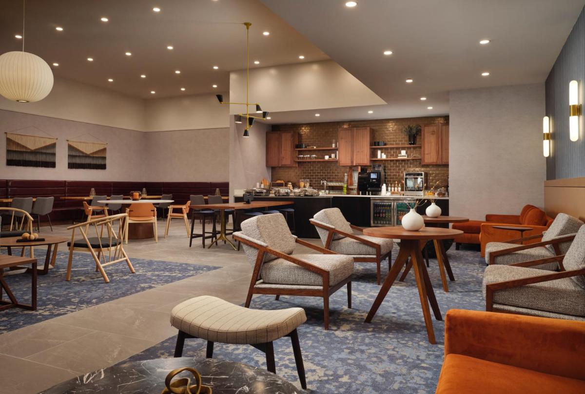 Plaza Grand Rapids Airport Hotel & Conference Center - image 7