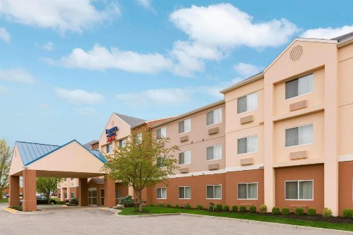 Fairfield Inn & Suites Grand Rapids - image 2