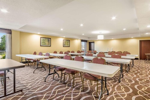 Best Western Hospitality Hotel & Suites - image 20