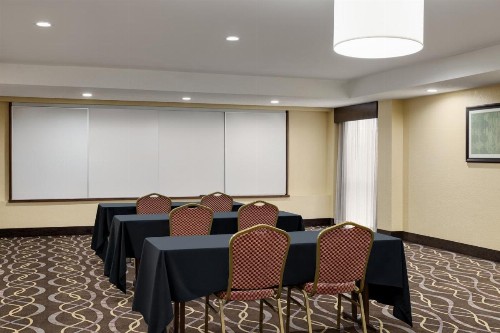 Best Western Hospitality Hotel & Suites - image 28
