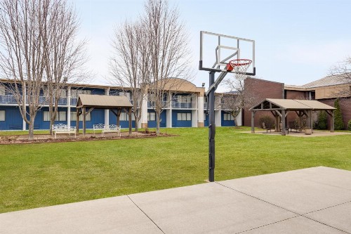 Best Western Hospitality Hotel & Suites - image 35